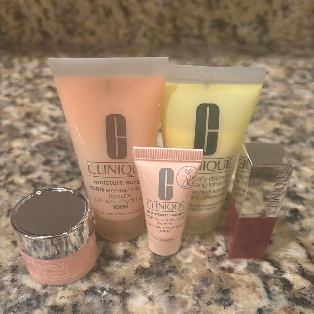 Clinique Moisture Surge Skincare Set - Pink and Cream